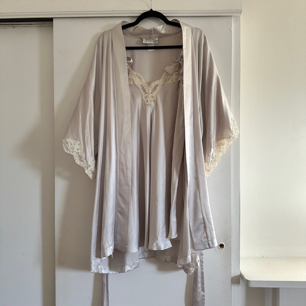 Vintage 1970s Valentino Intimo Couture Bergdorf Goodman 100% Silk Robe Set Small